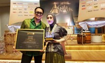 dr. Reza Gladys dan dr. Attaubah Mufid raih penghargaan Brand Skincare & Aesthetic Clinic di Gala Superbrands 2024.