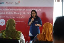 VP Business & Product NeutraDC Irene Johana Rosidi menjelaskan mengenai rahasia di balik ekosistem AI saat memberikan pelatihan