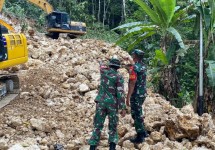 Kodim 1805/Raja Ampat gelar kegiatan TMMD ke-122 pembangunan jalan sepanjang 600 meter dengan lebar 6 meter menjadi salah satu fokus utama. Jalan tersebut menghubungkan titik nol Kampung Saporkren dengan Ujung Kampung. Selain itu, dibangun juga satu unit rumah layak huni (RLH) berukuran 8 x 7 meter dan sebuah rumah baca berukuran 10 x 4 meter.