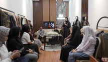 Nina Nugroho memberi sambutan di pembukaan offline store keduanya di Trans Studio Mall Cibubur.