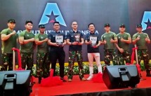 Aktor Okan Kornelius (tengah) luncurkan Army Nutrition Indonesia.