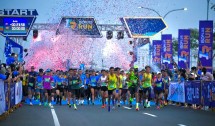 Momen Flag Off Ribuan Peserta Lari Meriahkan Perhelatan ISOPLUS RUN Jakarta 2024 di PIK 2.