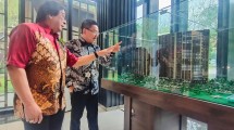 Chief Marketing Officer (CMO) EleVee Condominium, Alvin Andronicus bersama Pengamat Properti sekaligus Direktur ERA Indonesia, Darmadi Darmawangsa