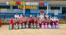 LEKA Indonesia (PT Tissor Indonesia), merek alat kebersihan dan kesehatan, bersama Dompet Dhuafa menyalurkan paket School Kit kepada siswa SD Negeri 151 Palembang pada Rabu (11/9/2024). 