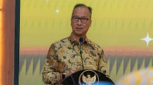 Menteri Perindustrian Agus Gumiwang Kartasasmita