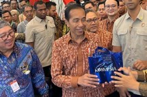 Presiden RI Joko Widodo Mengunjungi Booth MS GLOW di TEI 2024.