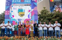 Panggung rakyat dari Bank DKI memberikan informasi mengenai produk dan layanan perbankan, tetapi juga diisi dengan berbagai kegiatan interaktif, seperti penampilan musik yang diisi oleh bintang tamu ternama.