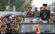 Mantan Presiden RI Joko Widodo tiba di Solo dan disambut meriah oleh ribuan warga atas kepulangannya setelah menjadi kepala negara selama 2 periode.