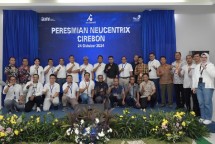 Pelanggan neuCentrIX Cirebon, Board of Directors Telkom, Senior Leaders Telkom, dan tim teknis Telkom usai peresmian neuCentrIX Cirebon, beberapa waktu lalu.