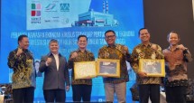 Pembicara dan penyelenggara seminar 'Peranan Kawasan Ekonomi Khusus Terhadap Pertumbuhan Ekonomi dan Investasi Industry Hilir Sawit Bernilai Tambah Tinggi'