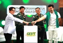 (Ki-ka) Dokter Spesialis Gizi Klinik dr. Christopher Andrian, M.Gizi, Sp.GK, President Director Kalbe Nutritionals Rivanda Idiyanto, Director of Adult and Specialized Nutrition Kalbe Nutritionals Robertus Parulian Purba, dan Public Figure & Healthy Lifestyle Enthusiast Anjasmara saat peluncuran kampanye edukasi GESIT (Gerakan Sadar Diabetes) bertepatan pada Hari Diabetes Sedunia untuk memperluas dampak positif dalam pencegahan dan pengelolaan diabetes di Indonesia.