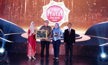 PT AJINOMOTO INDONESIA Menerima sertifikat & trophy penghargaan dari Evrin Lutfika S.Tp, M.TPn, Direktur IHATEC Marketing Research.