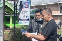 Agen BRILink bersama pelanggan