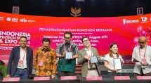 Privy bersama AFTECH dan AFPI teken pakta integritas guna perkuat komitmen keamanan, tranparansi, dan keberlanjutan industri Fintech di Indonesia yang di saksikan oleh Otoritas Jasa Keuangan (OJK)