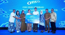 OREO Berbagi serahkan donasi kepada pengusaha dan perajin batik di Cirebon.