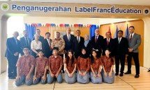 Penganugerahan LabelFrancEducation kepada SMA Labschool Cibubur oleh Dubes Prancis untuk indonesia