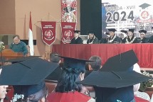 Bambang Brojonegoro Mantan Menteri Keuangan menyampaikan paparan saat Wisuda IBS ke XVII 