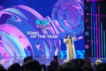 Tiara Andini Menerima Penghargaan Song of The Year pada malam puncak penghargaan Indonesian Music Awards (IMA) 2024 yang disiarkan langsung dari studio RCTI+