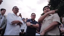 (kiri-kanan) Direktur Utama Perumnas, Budi Saddewa Soediro, Wakil Menteri BUMN, Kartika Wirjoatmodjo, Menteri Perumahan dan Kawasan Pemukiman, Maruarar Sirait saat mengunjungi lahan Blok K di Pulogebang, Jakarta Timur.