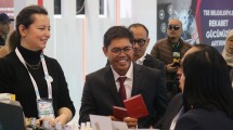 Sekjen Kemenperin Eko S.A. Cahyanto saat mengunjungi Paviliun Indonesia di Halal Expo Turki 2024