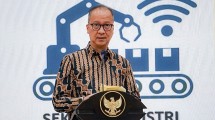 Menteri Perindustrian Agus Gumiwang Kartasasmita