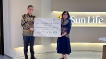 Sun Life salurkan bantuan untuk korban erupsi gunung Lewotobi