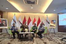  (Kiri ke Kanan) Deputi Bidang Transformasi Pengadaan Digital LKPP Patria Susantosa, Kepala LKPP Hendrar Prihadi, Direktur Enterprise & Business Service Telkom FM Venusiana R, dan Sekretaris Utama LKPP Iwan Herniwan pada acara Press Conference Peluncuran Katalog Elektronik Versi 6.0 di Istana Negara, Jakarta