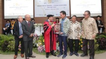 Direktur Utama PT Aneka Tambang (Antam) Tbk., Nico Kanter dalam acara Wisuda ke-51 Institut IPMI