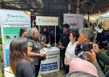 Gerai Lengkong - Kota Tangerang Selatan untuk menegaskan peran perempuan sebagai pelopor perubahan dalam keberlanjutan lingkungan. Program bertajuk “SIAP PILAH OLAH SAMPAH 1000 PEREMPUAN”, hasil kolaborasi Gerai Hijau dengan Pemerintah Kota Tangerang Selatan, FatHopes, dan organisasi mitra lainnya. 