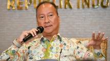 Menteri Perindustrian Agus Gumiwang Kartasasmita