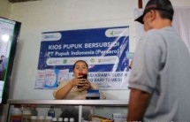 ILUSTRASI. Pupuk Indonesia secara rutin melakukan edukasi kepada kios dan pengecer untuk mematuhi aturan tentang Harga Eceran Tertinggi (HET) pupuk bersubsidi. Pelanggaran terhadap aturan HET dapat dikenai ancaman pidana.(Ist)