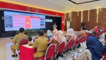 Prof Annis Catur memberikan materi dalam Seminar Ajinomoto.