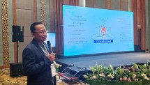 Achmad Fakhrudin, Senior Vice President Multipolar Technology, sedang menjelaskan tentang strategi yang tepat bagi perusahaan dalam mengembangkan sistem bisnis yang berkinerja tinggi, hemat biaya, aman, dan dapat diskalakan kepada peserta _Digital & Security Forum: Optimizing and Securing Scalable Infrastructure_ di Lombok, Rabu (15/1) pekan lalu.