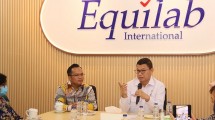 Kepala BPOM, Taruna Ikrar saat mengunjungi PT Equilab International