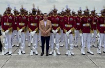 Desainer Wong Hang Tailor, Samuel Wongso bersama pasukan TNI yang tampil di parade Hari Republik India ke-76 di Kartavya Path, New Delhi