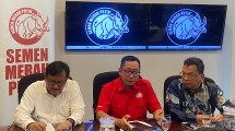 Ki-Ka: Ir. Dudung Maulana Textianto, Sekretaris Jenderal AP3I; Yoni Irawan Head of Transformational Sales Semen Merah Putih; dan Tan Sun Hok, Direktur Citra Beton Batam