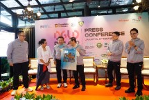 (kiri ke kanan) SVP Group Sustainability & Corporate Communication Telkom Ahmad Reza, Seniman Erica, Direktur Utama Telkom Ririek Adriansyah, Gubernur DKI Jakarta Pramono Anung, Direktur Marketing Telkomsel Derrick Heng, dan Sekretaris Jenderal PB PASI Tigor Tanjung saat acara Press Conference Digiland 2025, di Jakarta, Senin (5/5).