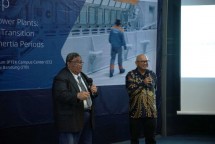 Dr. Ir. Nanang Hariyanto, Ketua Laboratorium Sistem Tenaga dan Dinamika Jaringan, Sekolah Teknik EIektro dan Informatika (STEI), ITB (kiri) dan Febron Siregar, Sales Director Business Development, Wärtsilä Indonesia (kanan) menekankan pentingnya kolaborasi dunia akademik dan industri, serta keterlibatan aktif mahasiswa dalam menciptakan masa depan energi yang lebih bersih dan berkelanjutan, dalam workshop Stabilitas Sistem Kelistrikan Indonesia di Sekolah Teknik Elektro dan Informatika, Institut Teknologi B