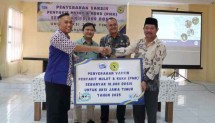 Penyerahan donasi 13.600 Dosis Vaksin PMK untuk Peternak Sapi Perah dari Frisian Flag Indonesia.