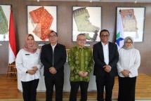 Jajaran pimpinan Perpusnas saat taklimat media di gedung Perpusnas Medan Merdeka Selatan, Jakarta (14/5/2025).