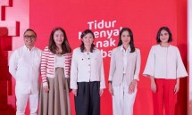 (Dari kiri ke kanan: Adrian Junaidar Handayanto-Category Head Home Insecticides, Godrej Consumer Products Indonesia, Hilda Kitti - Marketing Director Godrej Consumer Products Indonesia, dr. Yuni Astria Sp.A - Dokter Spesialis Anak, Nucha Bachri-CEO & Co-Founder Parentalk, Caca Tengker-Public Figure & Momfluencer)
