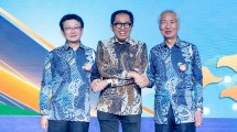 Wamenperin Faisol Riza saat berfoto bersama jajaran Direksi Daikin