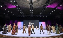 Caption: Perayaan Pembuka Indonesia Fashion Week 2025