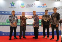 Penyerahan bantuan Bahan Bacaan Bermutu (BBB) dan perluasan gedung baru perpustakaan umum di Kabupaten Garut secara simbolis yang dilakukan oleh Kepala Perpusnas dan Bupati Garut.