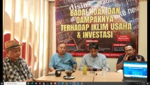 Kika: Moderator Burhan Abe, Windarto - Ketua KJEJ & Konsultan Komunikasi BUMD dan BUMN, Algooth Putranto - Koordinator Riset Satgas Anti Hoax PWI Pusat, Faisal Rachman - Pemimpin Redaksi Periskop.id dalam Diskusi Media KJEJ (13/06).