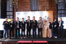 SVP SME Business Group PT Bank Syariah Indonesia Tbk (BSI) Rizqi Widayat (tengah) bersama para finalis bootcamp peserta Talenta Wirausaha BSI. Sebanyak 48 UMKM terpilih dari 9600 pendaftar akan mendapatkan pelatihan peningkatan kapasitas usaha agar menjadi UMKM yang handal.