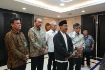 Menteri Sosial, Saifullah Yusuf dan Menteri Tenaga Kerja, Yassierli mengadakan rapat terkait pemanfaatan balai Kemenaker dan penyusunan kurikulum Sekolah Rakyat di kantor Kemenaker, Jakarta, Jumat (20/6/2025). foto: Biro Humas Kemensos/ Andi Mukhlis