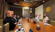 Nathan Do, Founder dan CEO bTaskee memaparkan pencapaian dan pengembangan bisnis.