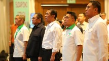 Ketua Badan Pertimbangan Organisasi HKTI, Oesman Sapta Odang bersama Mentan Andi Amran Sulaiman dalam gelaran Munas - X HKTI