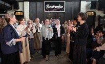 Nia G. Krisna dan Dian Siska Andarwan (tengah), founder Bordirankoe pada saat Brand Launching by Bordirankoe